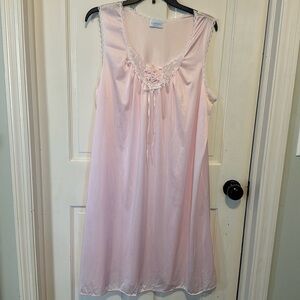 Lorraine Nightgown light pink silky size large Made in the USA 🇺🇸‎